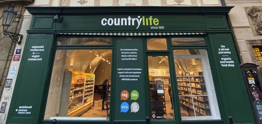 Fronta jako u představení nového iPhonu - tak otevřel před 29 lety Country Life první bioobchod v Československu