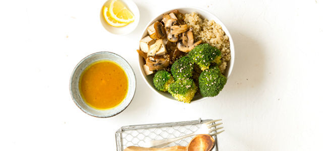 Quinoa bowl s tofu a žampiony