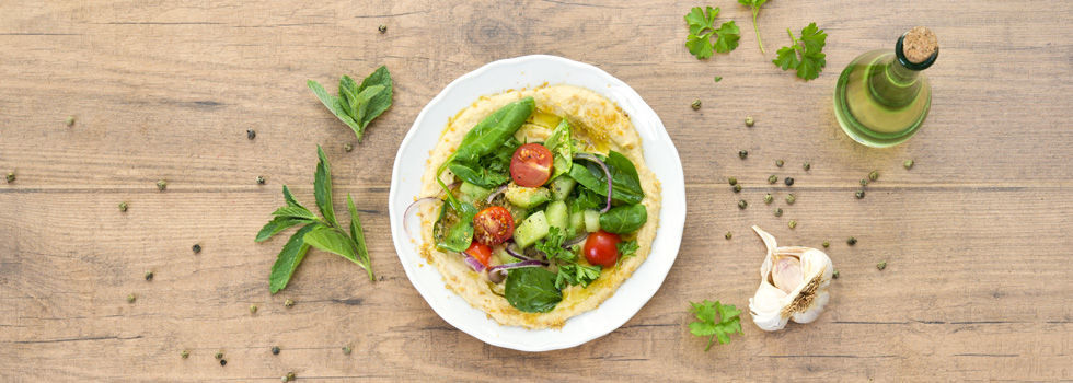 Hummus se semínky a salátem – videorecept